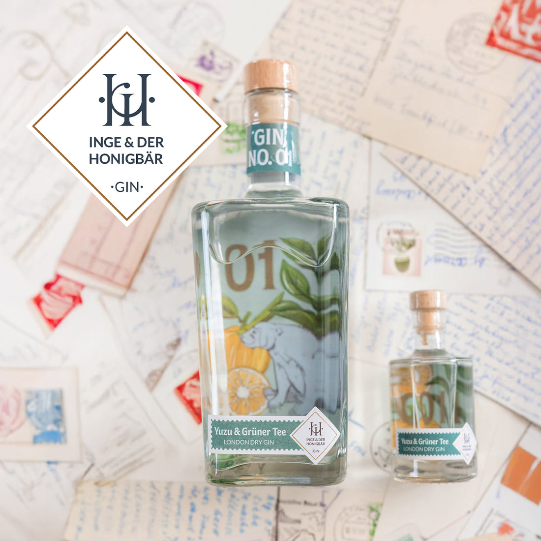 Inge und der Honigbär Gin NO. 01 große und kleine Flasche liegend auf Postkarten