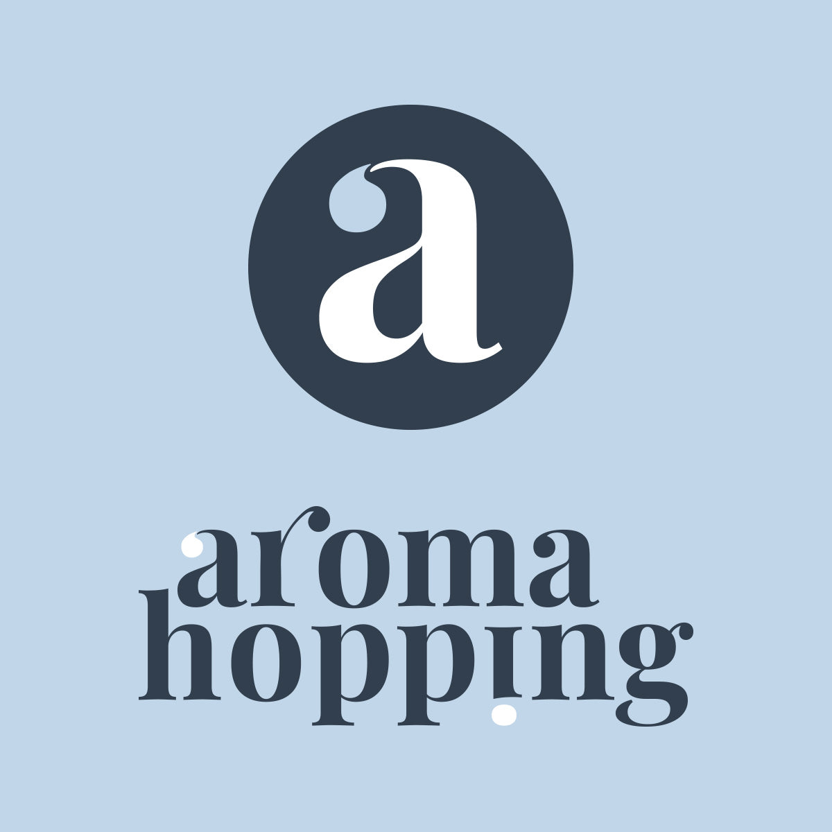 Das Logo des regionalen Premium-Gins Aromahopping, dunkelblau auf hellblauen Hintergrund.