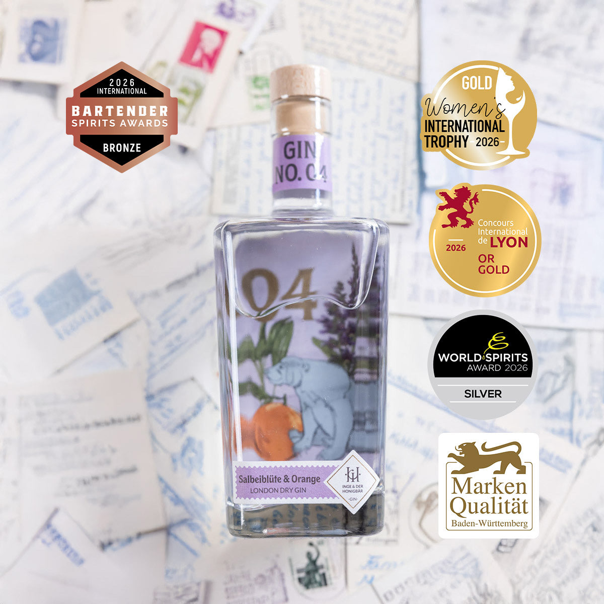 Inge und der Honigbär Salbeiblüte & Orange – Gin NO. 04 große Flasche liegend auf Postkarten