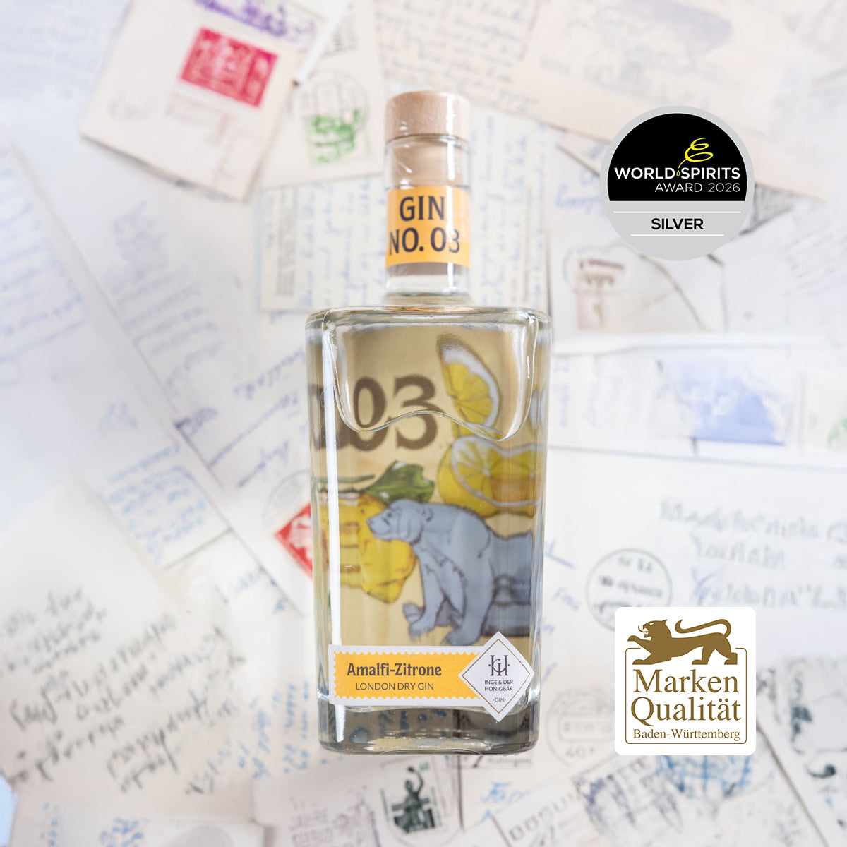 Inge und der Honigbär Amalfi-Zitrone – Gin NO. 03 große Flasche liegend auf Postkarten