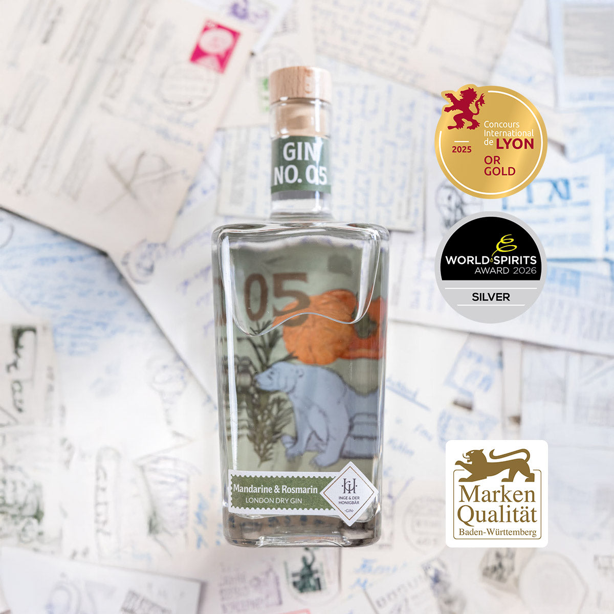 Inge und der Honigbär Mandarine & Rosmarin – Gin NO. 05 große Flasche liegend auf Postkarten