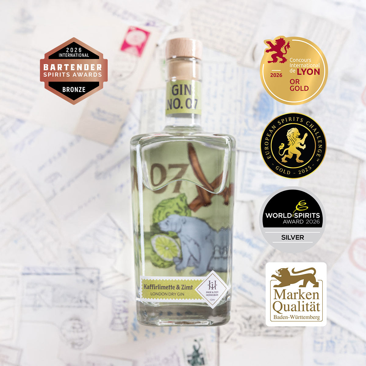 Inge und der Honigbär Kaffirlimette & Zimt – Gin NO. 07 große Flasche liegend auf Postkarten