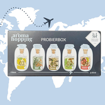 Aromahopping Probierbox mit 5 50 ml Gins auf illustrierter Weltkarte