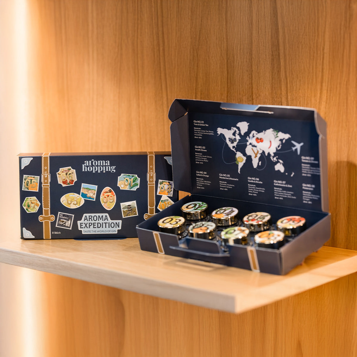 Aromaexpedition Box geöffnet und geschlossen auf Holzregal