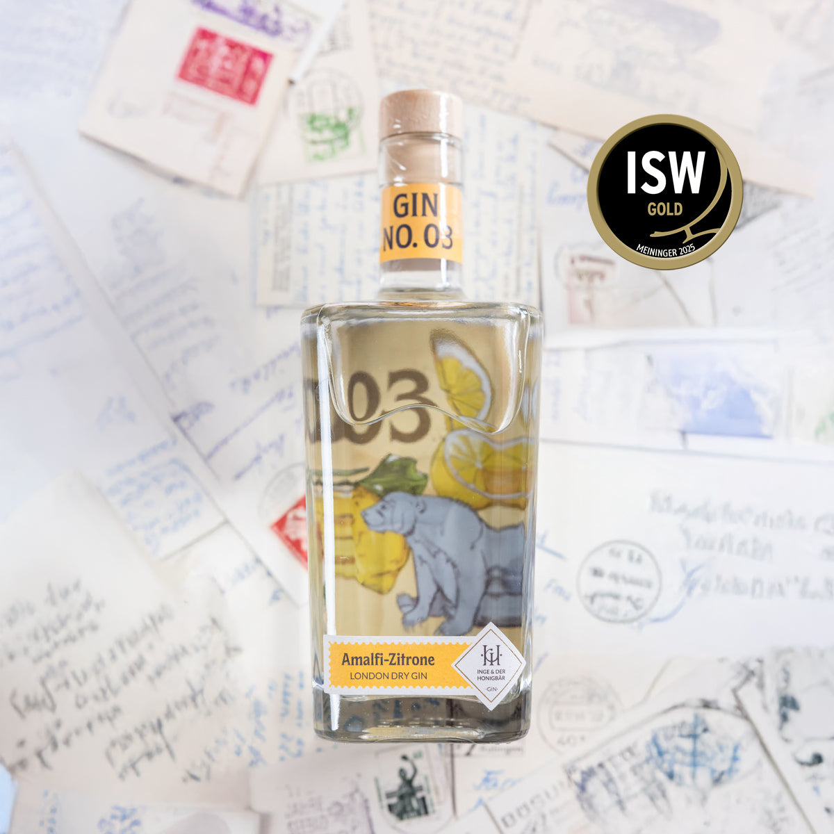 Inge und der Honigbär Amalfi-Zitrone –Gin NO. 03 große Flasche liegend auf Postkarten