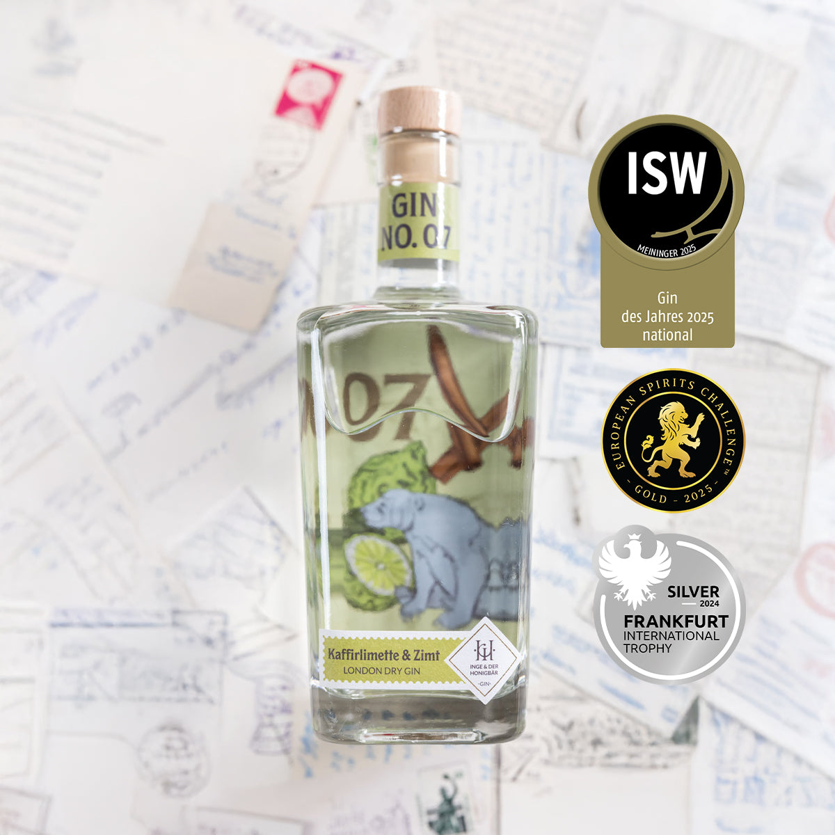 Inge und der Honigbär Kaffirlimette & Zimt – Gin NO. 07 große Flasche liegend auf Postkarten