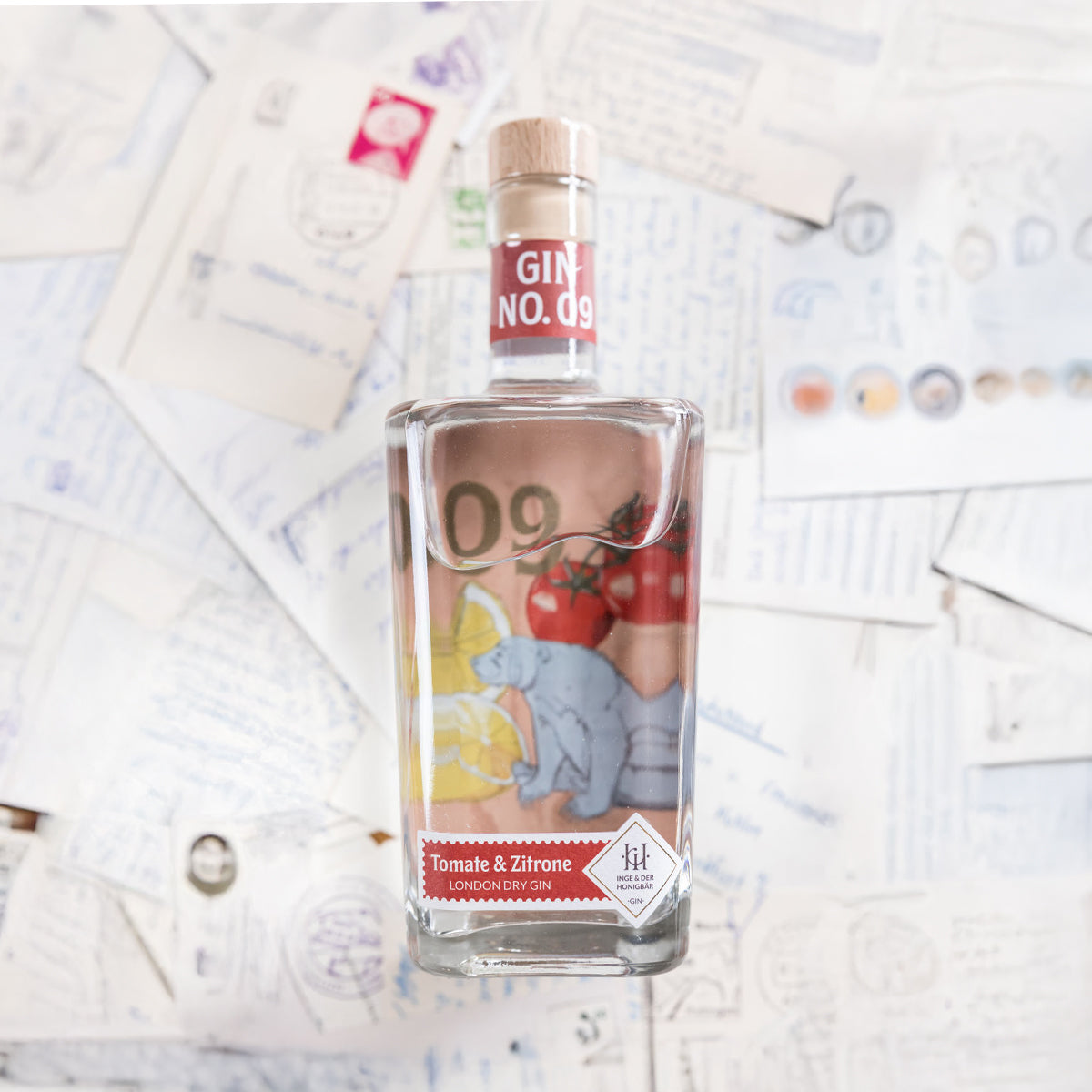 Inge und der Honigbär Tomate & Zitrone –Gin NO. 09 große Flasche liegend auf Postkarten
